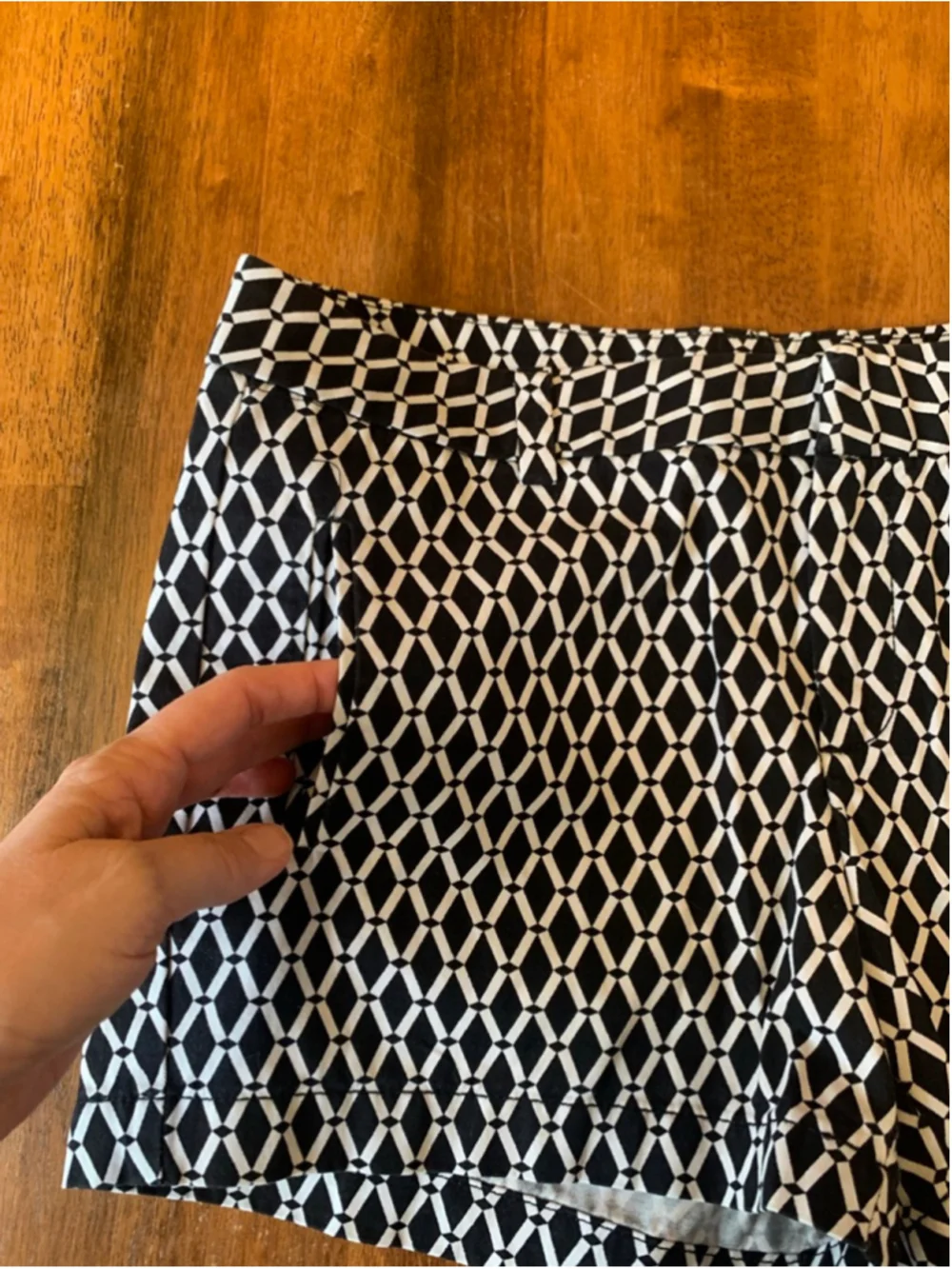 Stylus Shorts 8 Black and White Geometric Pattern 100% Cotton Pockets - Picture 2 of 7